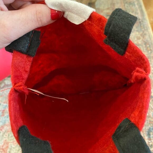 (NWOT) Small Santa bag - Picture 4 of 4